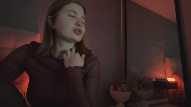 NylonMuse's Streamate show and profile