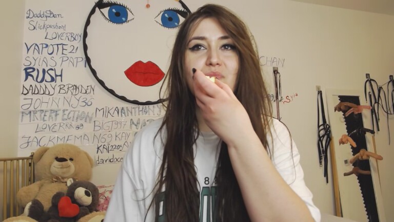 SYIA's Streamate show and profile