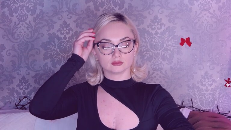 EllianaReese's Streamate show and profile