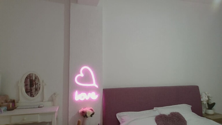 EMYILIA's Streamate show and profile