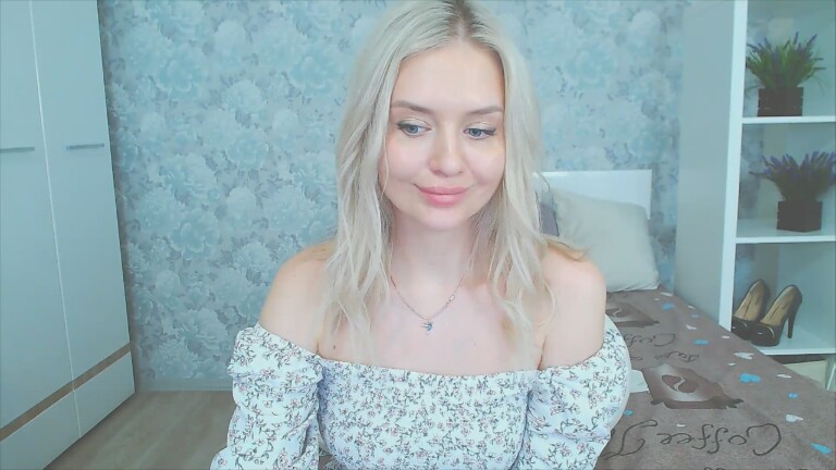 Lindy18's Streamate show and profile