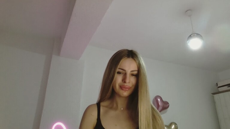 EMYILIA's Streamate show and profile