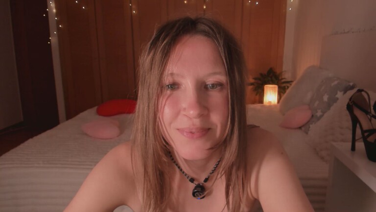 EmilyJune's Streamate show and profile